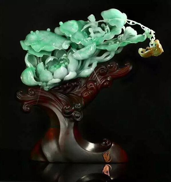 翡翠莲藕老挂件图价翡翠摆件怎么保养才好呢？翡翠摆件保养攻略   第1张