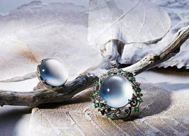 买翡翠，先了解什么是白色跟无色的翡翠品种？  第6张