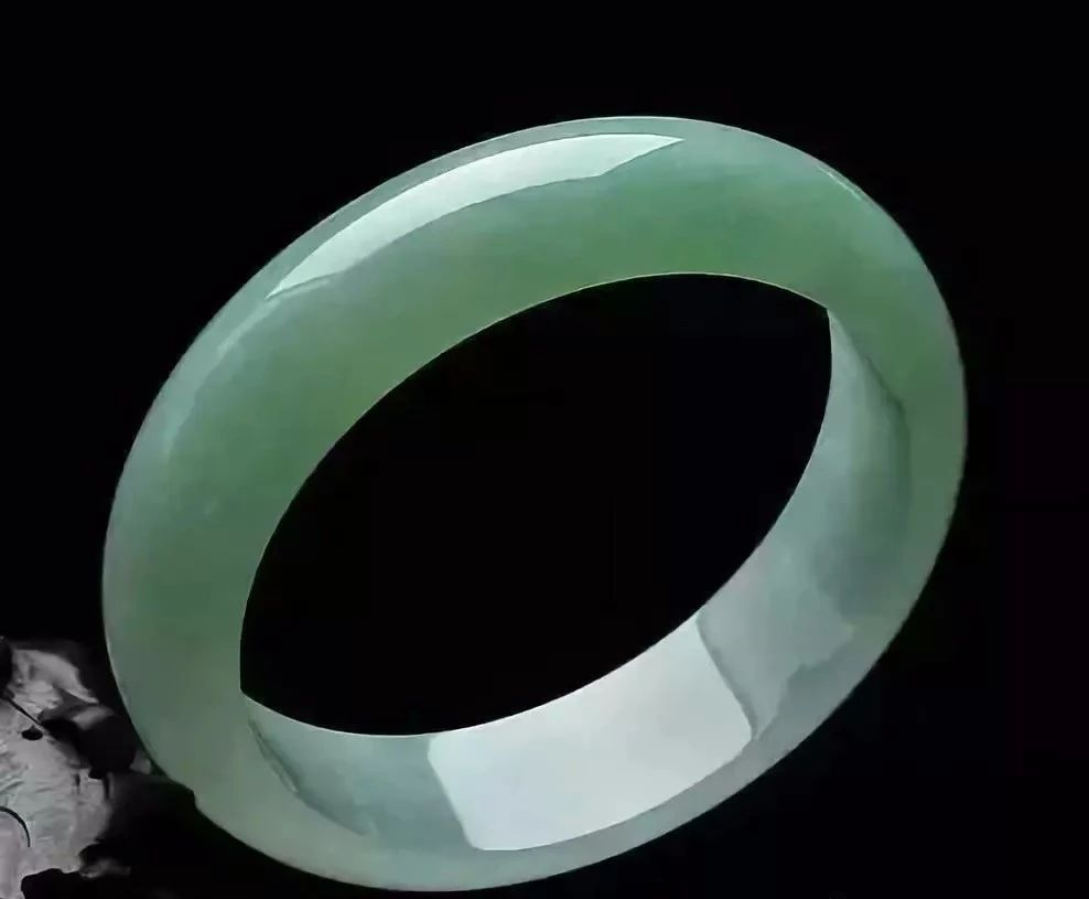 豆种翡翠不值钱？色、水佳者一样身价猛涨！  第4张