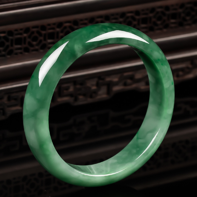 一般的翡翠玉镯子价格如何？翡翠玉镯子价格介绍  第2张