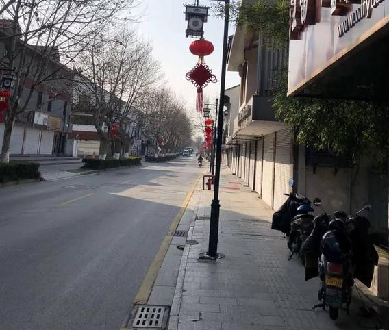 七彩云南翡翠水分疫情下的和田玉市场：市场空荡，货源紧张  第4张