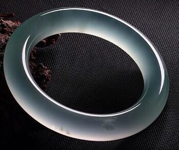 不透明的翡翠手镯是什么品种为什么冰种翡翠的价值最高呢？  第7张