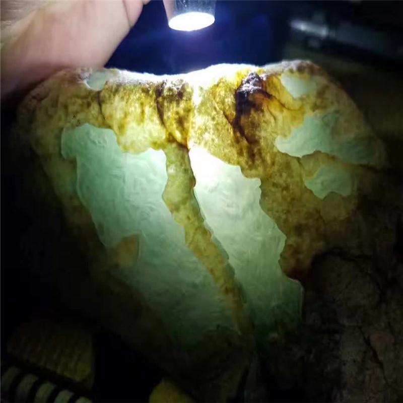 深度剖析，未来几年翡翠原石价格将会持续上涨，你怎么看？  第4张