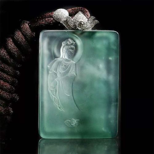 翡翠手镯怎样标价老坑玻璃种竟然卖白菜价：差的雕刻工艺让好翡翠一文不值  第5张