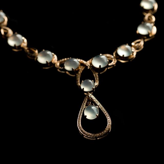 黑色翡翠挂件手编绳子听说翡翠的价格会大跌？你想要知道的真相都在这里了！  第8张