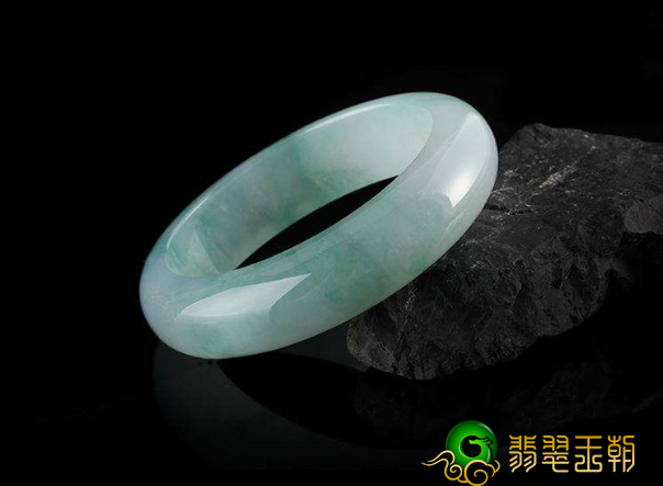 怎么看翡翠多少钱？看完别再买贵了！   第2张