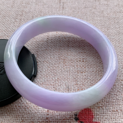 一般的翡翠玉镯子价格如何？翡翠玉镯子价格介绍  第4张