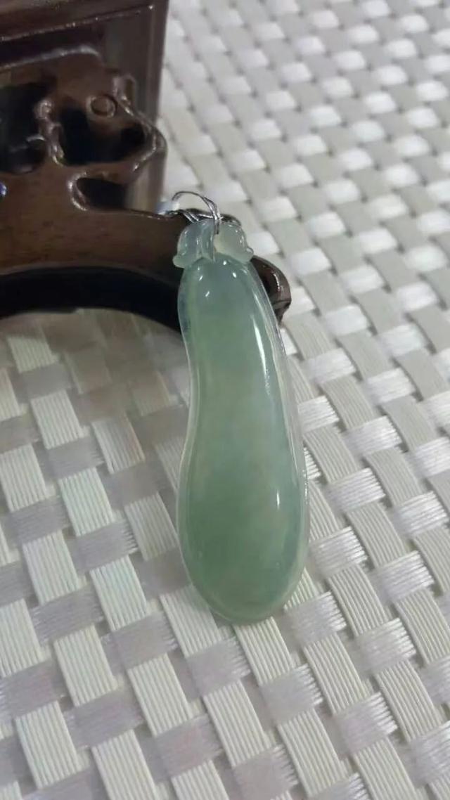 揭阳翡翠手镯批发冰糯种翡翠的价格如何？它属于什么档次？  第5张