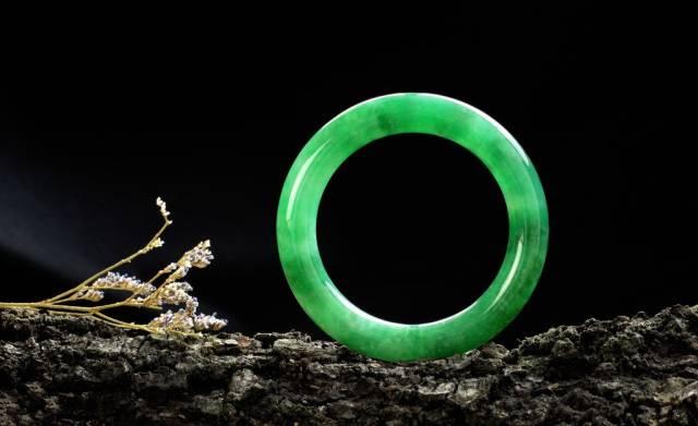 什么颜色的翡翠手镯最全翡翠品种大全，图文详解！  第28张