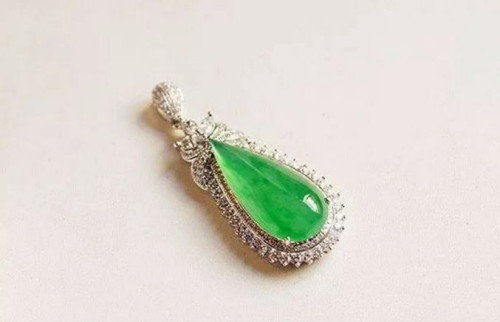 翡翠中有这样一小条金丝“”，价格能再翻几个倍  第3张