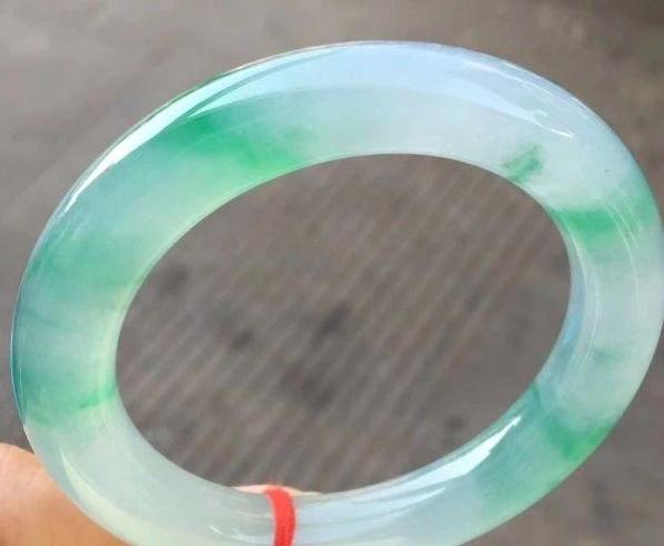 岫玉和翡翠的区别翡翠销售市场怎样简单易懂的分辨真假   第2张