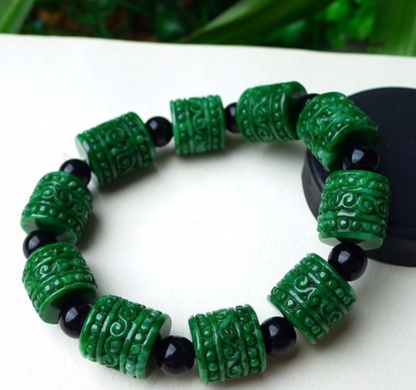 铁龙生翡翠值得买吗？它是少数颜色很美价格还十分实惠的翡翠！  第19张