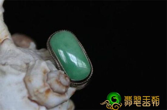 翡翠干青玉石柱型耳环翡翠水种是什么？冰种又是什么呢   第3张