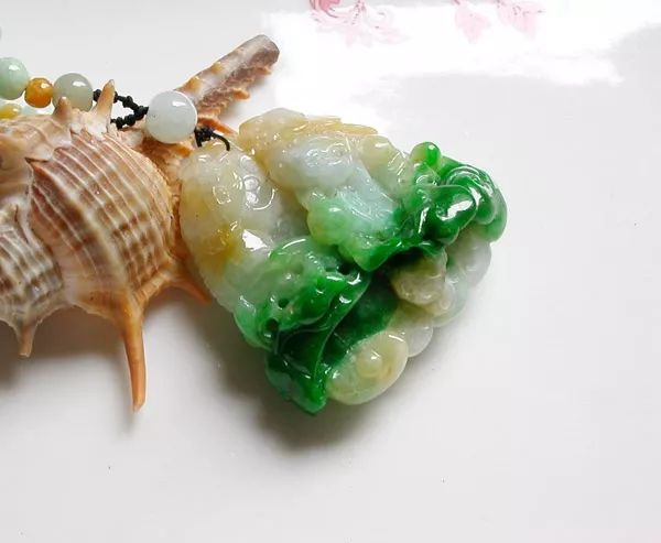 黄加绿翡翠是一种什么样的翡翠？它的价值如何？  第3张