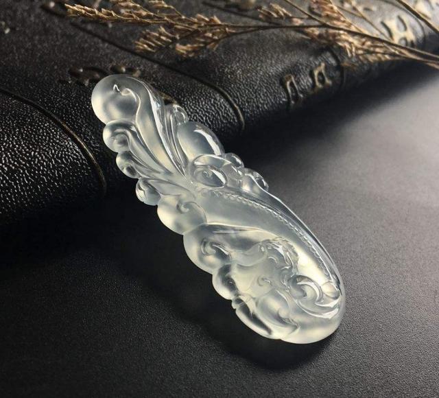 从备受瞩目到遭人嫌弃，经历高开低走后，白色翡翠终于再次逆袭！  第33张