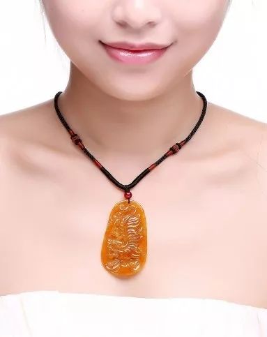 黄翡一般多少钱可以买到？快来跟我一起了解这些知识！  第9张