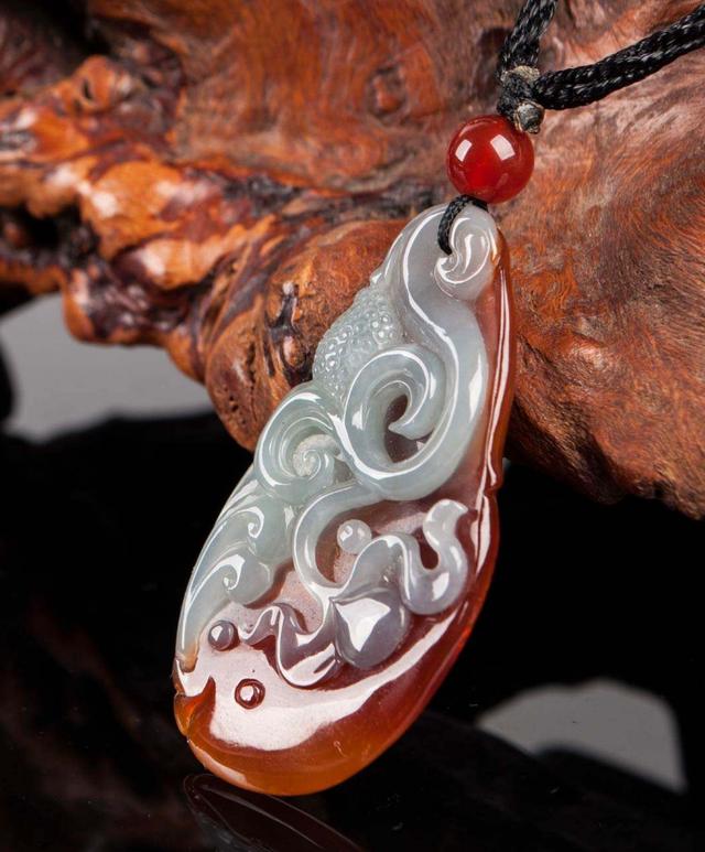 翡翠手镯圈口磨损红色的翡翠为什么称为红翡，而不是红翡翠？原来它是一种次生色  第5张