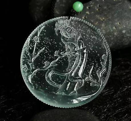 什么是翡翠中的木那料？木那料有什么特点？市场价值如何？  第1张