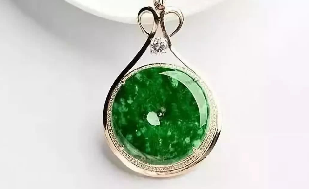 翡翠手镯阳绿飘花今天教朋友们认清翡翠的“三青三水”，买玉不吃亏  第4张