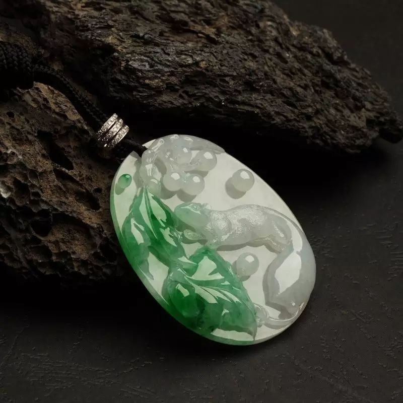 天价翡翠手镯价格翡翠最近行情如何，你想要知道的真相都在这里了  第1张