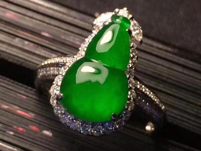 什么是冰种翡翠五句不能说如果按照重量计算翡翠的价格，砖头料就成了我们买不起的珍品  第21张