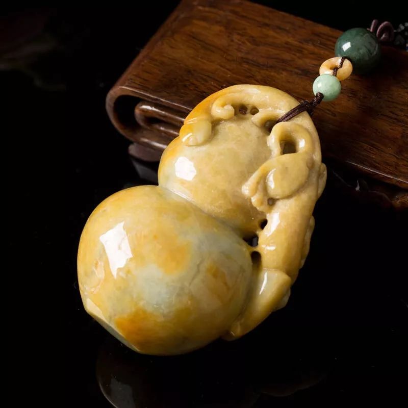 如何判断黄翡价格的高低？黄翡值钱吗？  第2张