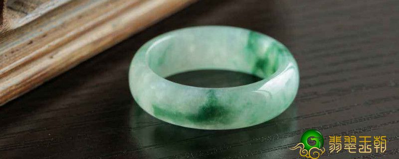 佩戴翡翠需要什么？如何保养翡翠   第1张