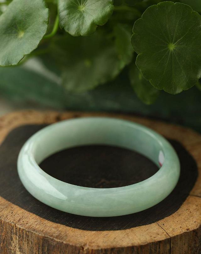 从备受瞩目到遭人嫌弃，经历高开低走后，白色翡翠终于再次逆袭！  第31张