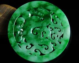 翡翠a货吊坠证书查询同是满绿,为何价格有高有低 第3张