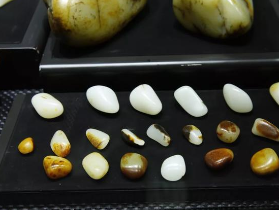 怎么辨别翡翠吊坠真假震撼！2020年和田玉市场前瞻：没想到会是这样的景象  第1张