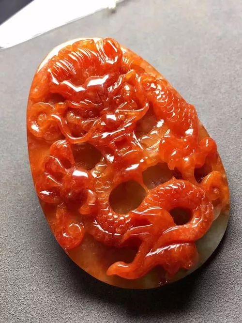 为什么说“万翠易得，一翡难求”？红翡挂件价格很高吗？  第10张