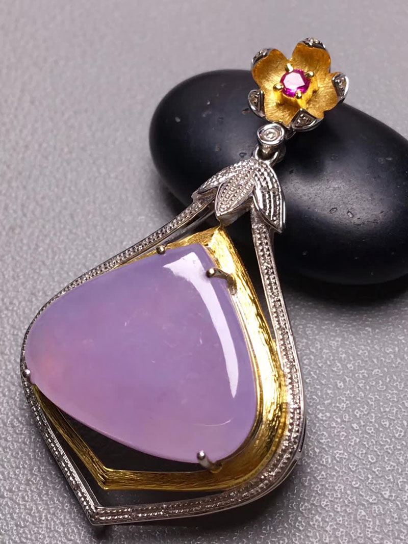 十大翡翠原石一抹绿，一抹紫，春带彩翡翠美翻了  第4张