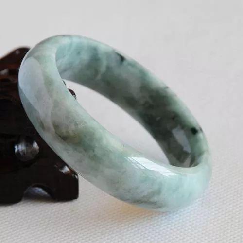 色彩亮丽颜值还高，豆种翡翠的价格让人直呼划算  第8张