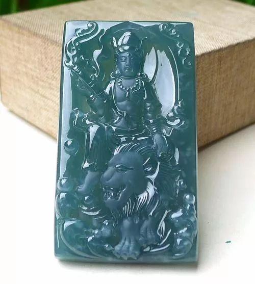 什么是蓝水翡翠？蓝水翡翠价格暴跌了吗？  第5张