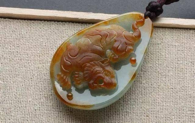 翡翠虎寓意是什么呢？翡翠虎选购技巧和方法分享   第1张