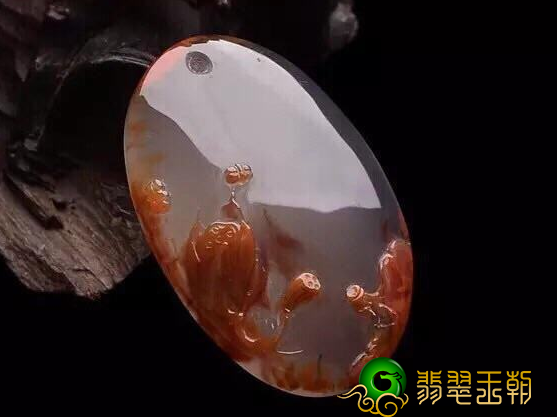 翡翠乌鸡手镯翡翠与玛瑙，这两种截然不同的珍宝，有什么区别？   第1张