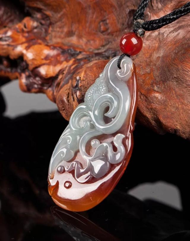 为什么说“万翠易得，一翡难求”？红翡挂件价格很高吗？  第6张