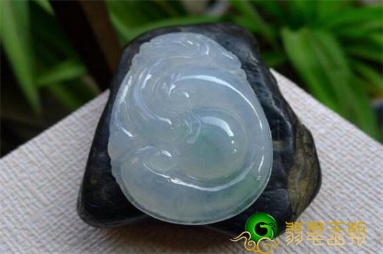 翡翠如意吊坠的寓意 第2张