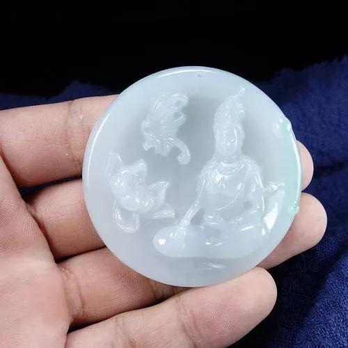 翡翠原石的比重是多少白翡翠观音的价格贵吗？我们应该要怎么挑选？  第6张