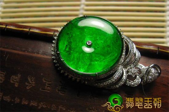 翡翠中藓怎样才会化开？翡翠原石中癣怎样形成的?   第2张