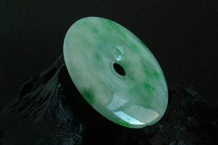 翡翠可以买吗豆种翡翠真的不值钱吗？看完你就不这么想了！  第2张