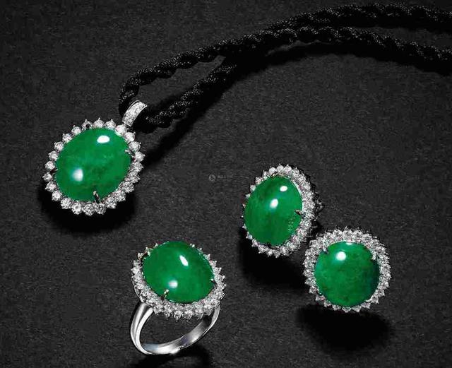 赌石 冰种翡翠翡翠渐渐转入淡季，很多翡翠都开始走向有价无市？  第3张