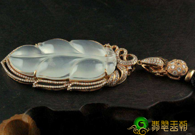 翡翠挂件如何挑选？它有什么寓意呢？   第1张