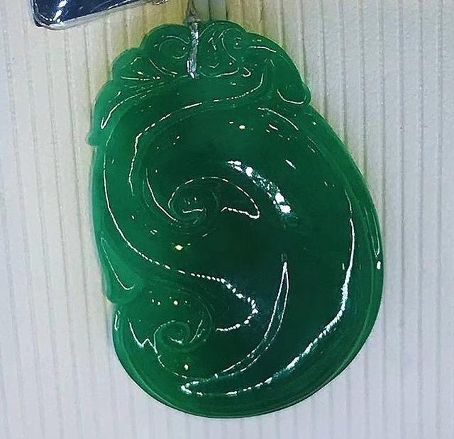 购买和田玉项链翡翠常见的辨别方法  第4张