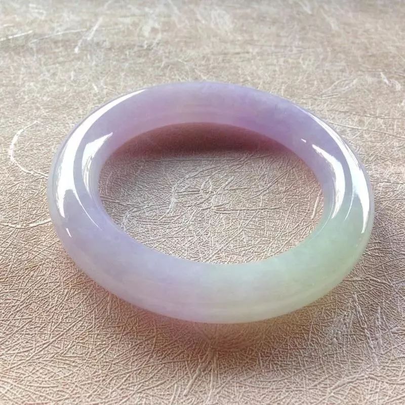 花了10万元买的春带彩翡翠手镯，“春”给冻掉了？真相到底如何？  第2张