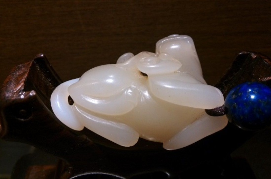 翡翠原石种怎么看貔貅趴在如意上的寓意   第4张