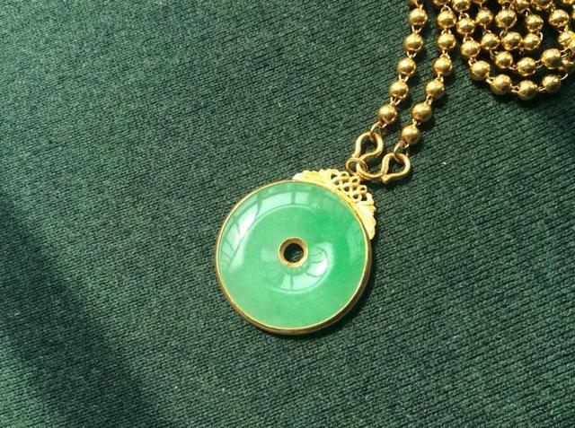 赌石 冰种翡翠翡翠渐渐转入淡季，很多翡翠都开始走向有价无市？  第5张