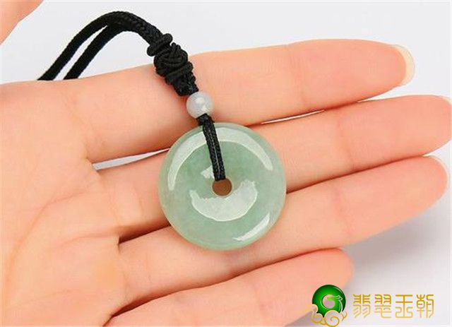 翡翠翡翠平安扣越大越好么？最重要的是一定要自身喜爱！   第3张