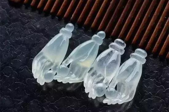 蓝底色翡翠观音图片翡翠佛手的寓意和象征是什么？翡翠佛手适合哪些人佩戴？   第4张
