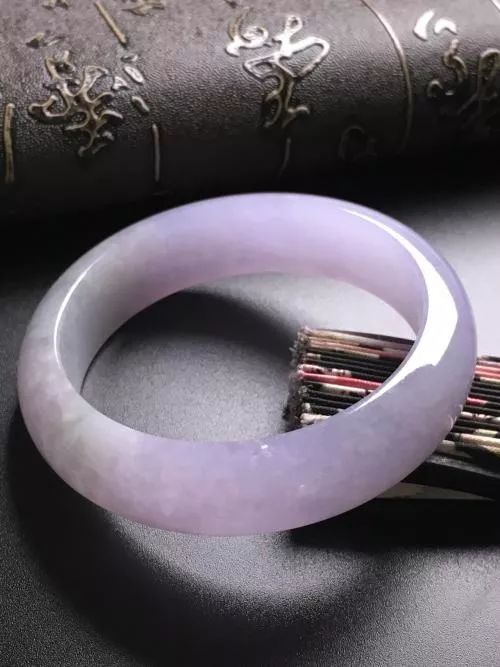 紫罗兰翡翠手镯的价格如何？如何辨别紫罗兰翡翠手镯的真假  第9张